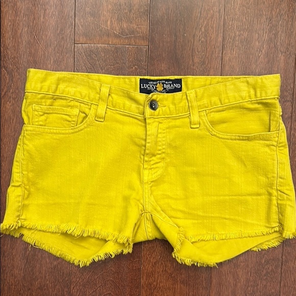 Lucky Brand Riley Shorts, Low Rise Chartreuse Goldy Yellow Denim Shorts, Size 26 - Picture 3 of 11